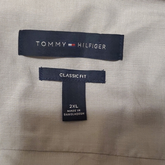 Tommy Hilfiger Men's Light Gray Button Down Shirt - Picture 2 of 7